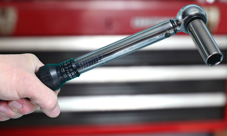 5 Types of Torque Wrenches and Sizes (and How They Work)